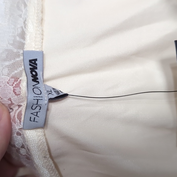 Fashion Nova Ivory Satin Long Sleeve Lace Front Bustier Size Extra Large NWT - Picture 2 of 6